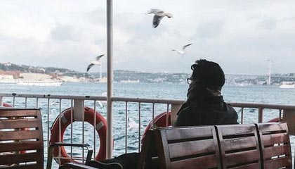 米兰体育APP官网-英超球队季中高强度赛程负荷与表现关系研究，英超比赛分析