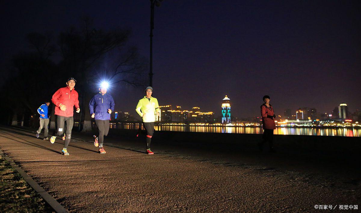 包含特色夜跑灯光盛典,点亮城市的运动夜空的词条 包含特色夜跑灯光盛典,点亮城市的运动夜空的词条