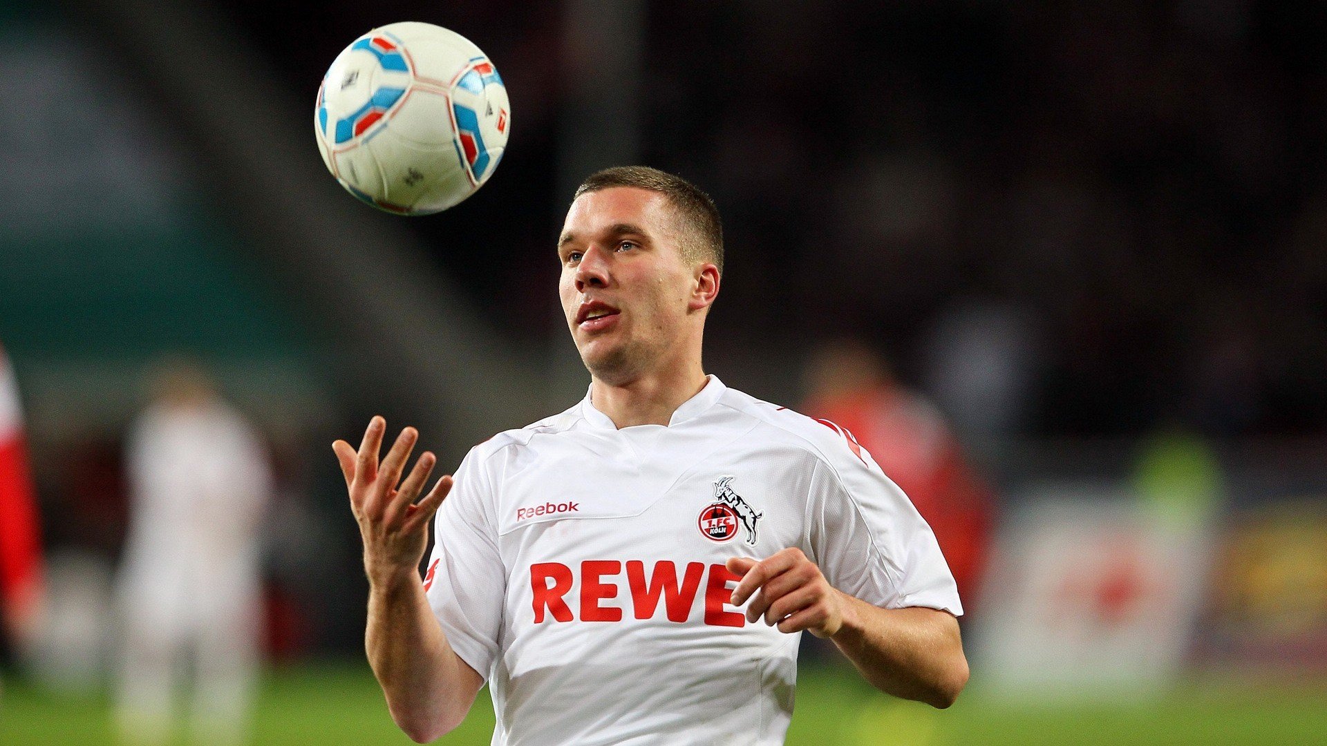 墨西哥球迷在冰天雪地中跳“足球辣舞”，墨西哥踢足球