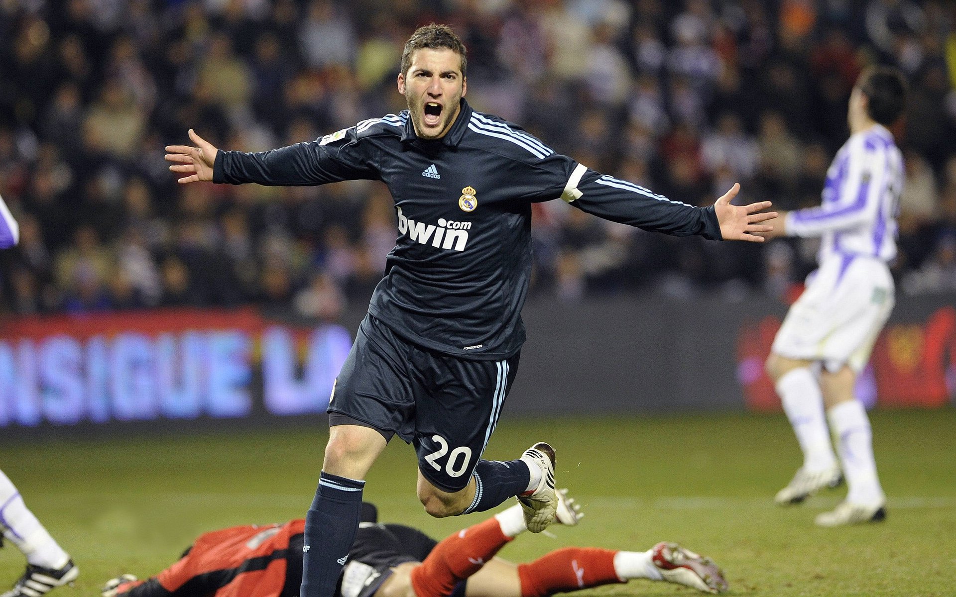 拜仁慕尼黑客场2-0战胜莱比锡，积分榜上升，拜仁慕尼黑2队